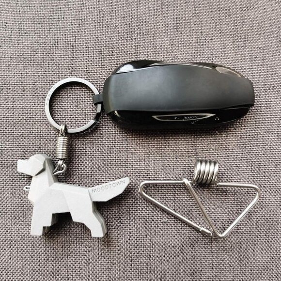 Handcrafted Stainless Steel Dog Keychain Gift Car Keyring Car Rear View Mirror - Picture 9 of 9